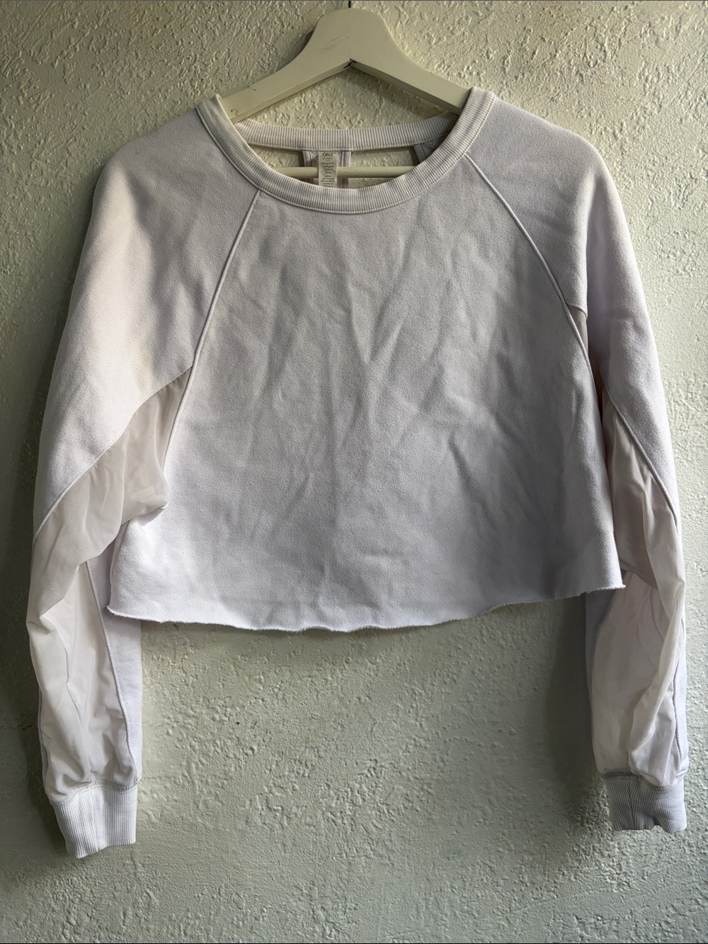 Alo Yoga Women's Cropped Long-Sleeve Pullover Top - White